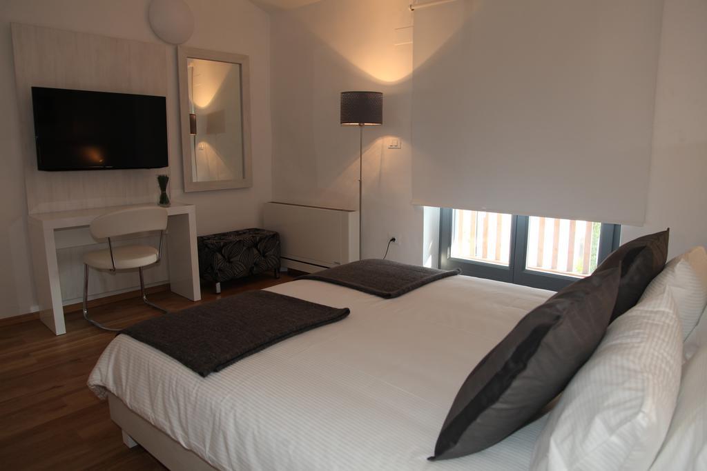 Dvor Apartments&Rooms Dobrovo Kamer foto