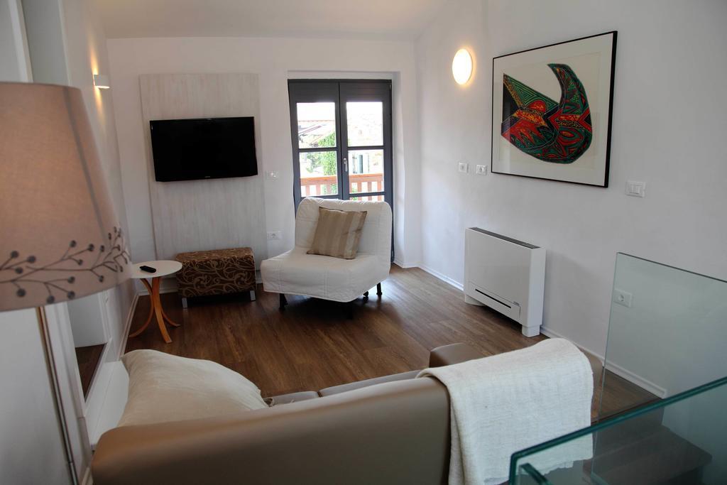 Dvor Apartments&Rooms Dobrovo Kamer foto
