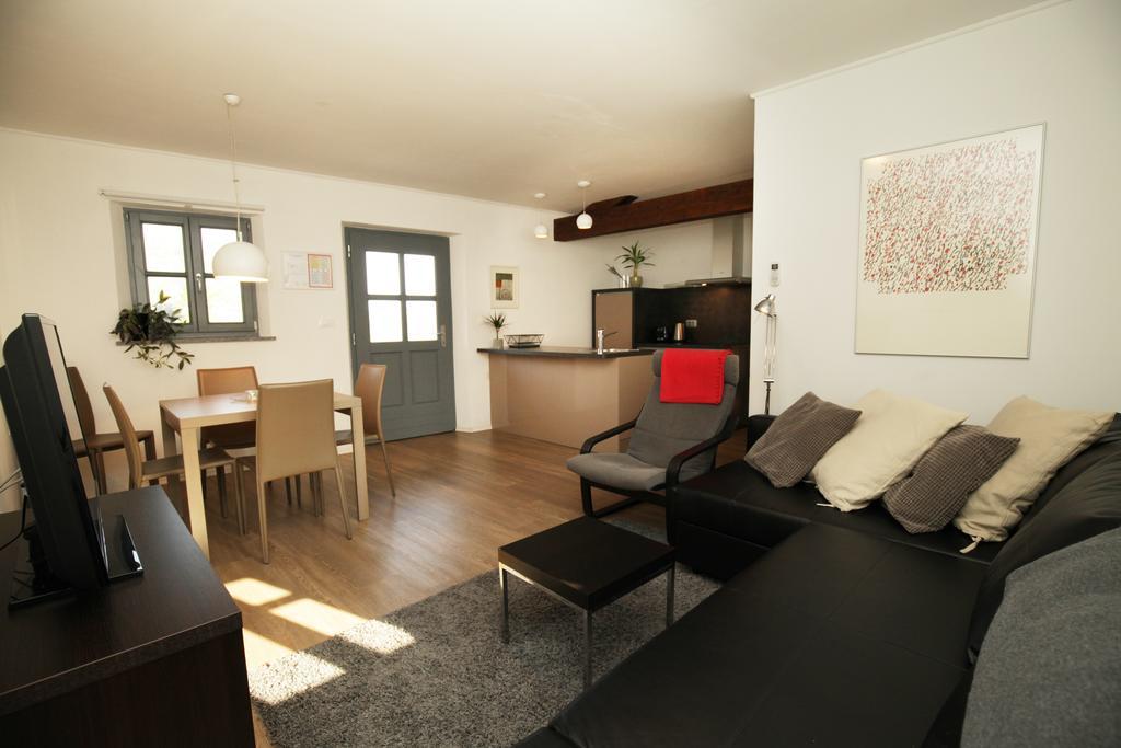 Dvor Apartments&Rooms Dobrovo Buitenkant foto